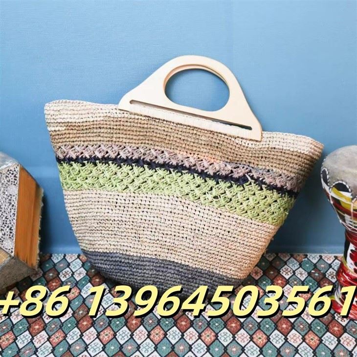 나무 손잡이가있는 Raffia 핸드백