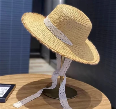 짠 여름 휴가용 밀짚 모자